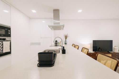 Clarity Beach House - Modern Apartment