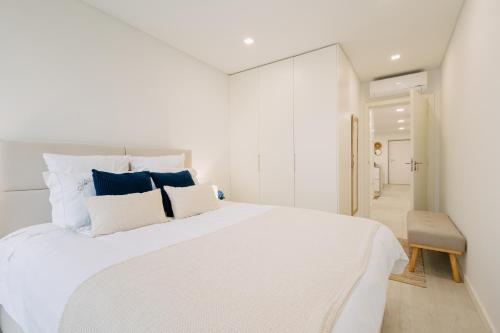 Clarity Beach House - Modern Apartment