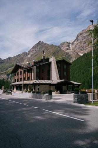 a building on the side of a road with a mountain at Chalet Valdotain in Breuil-Cervinia