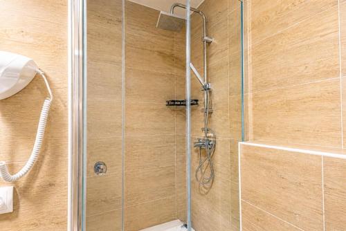4-BR Apt, Ideal for Groups, 6-Min to Stadthalle
