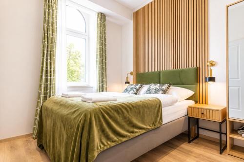 4-BR Apt, Ideal for Groups, 6-Min to Stadthalle
