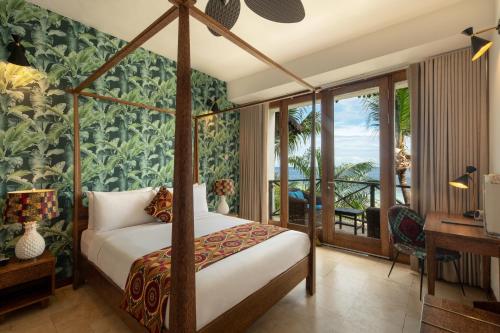 ein Schlafzimmer mit Himmelbett und Meerblick in der Unterkunft Z Hotel & Z2 Hotel in Nungwi