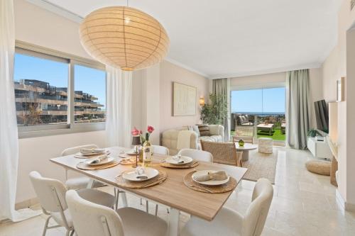 Sea View Penthouse with 2 Pools and Beach Nearby