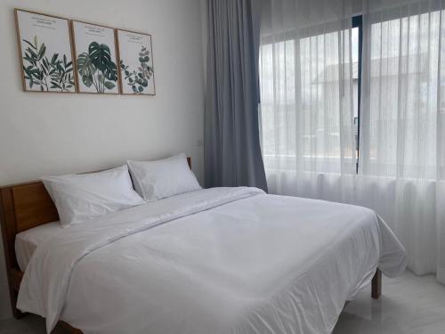 a bedroom with a white bed and a window at Green Mountain View villas Koh samui in Plai Laem