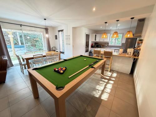 Villa Fresca, Piscine, Climatisation intégrale et Grand Billard, Pétanque pour séjour inoubliable entre Amis
