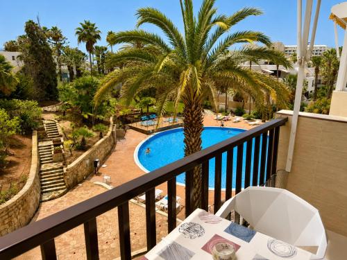 Centro de Playa de Las Américas-Terraza y piscina