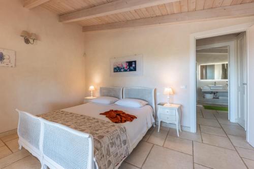 a bedroom with a white bed and a bathroom at Villa Reginella - Rive del Salento in Lecce