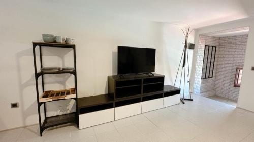 Sunny Studio with Pool Access - Beach & City 5 min