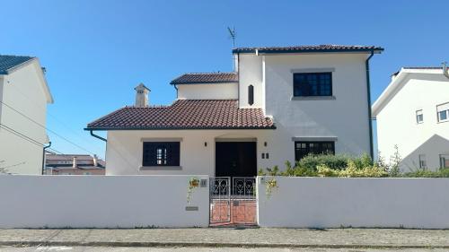 Sunny Studio with Pool Access - Beach & City 5 min
