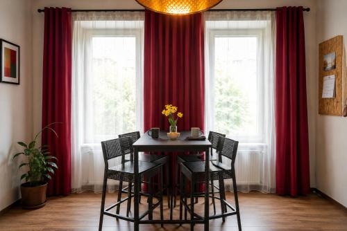 Apartment for 4 with Kitchen near Naschmarkt & U4 Metro