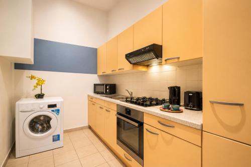Apartment for 4 with Kitchen near Naschmarkt & U4 Metro