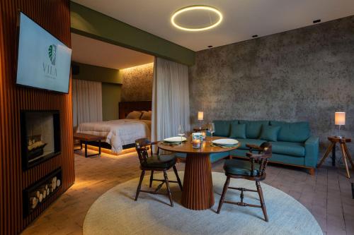 a living room with a couch and a table at Vila Chalés in Itu