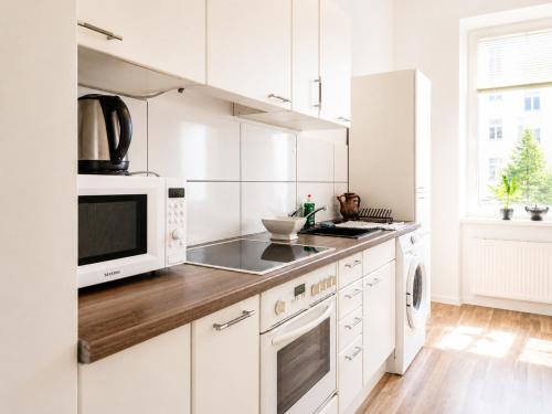 Stylish 3BR Apt with LR near Wiener Stadthalle