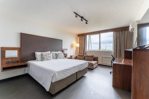 Cama ou camas em um quarto em Hotel Deville Prime Maringá