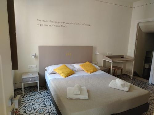 a bedroom with a bed with two towels on it at Sa Domo e tzia Caterina in Orgosolo