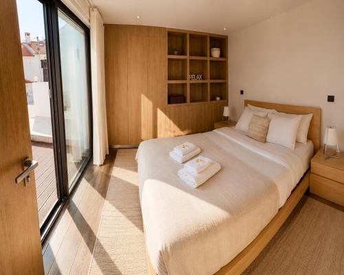 Luxury house, Private Rooftop Jacuzzi with view on Tagus & Monuments