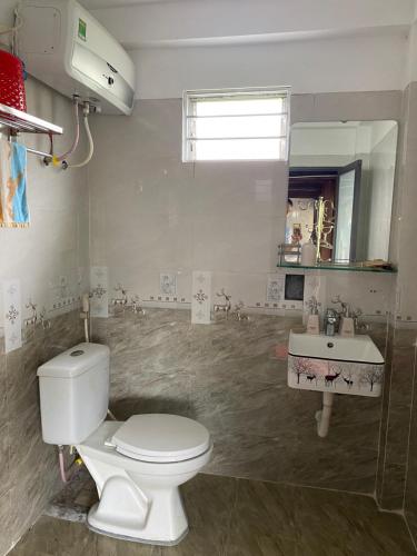 a bathroom with a toilet and a sink at Nest hill retreat in Mù Cang Chải