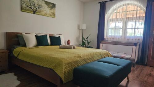 a bedroom with a large bed and a window at VárLak in Várbalog