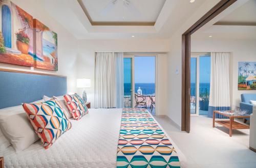 Postel nebo postele na pokoji v ubytování V Azul Vallarta - Luxury Vacation Rental Adults Only
