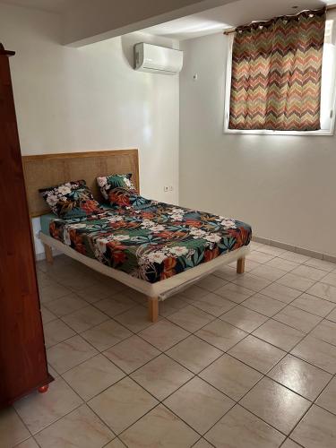 a bed in a room with a bed sidx sidx sidx at Tropical Orange House in Ducos