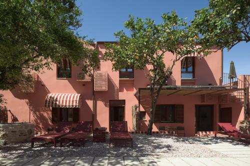Spartacus Garden Boutique Suites
