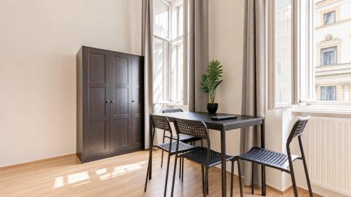 Spacious Two Bedroom Apartment Near Stadthalle