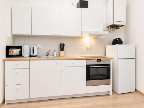 Spacious Two Bedroom Apartment Near Stadthalle