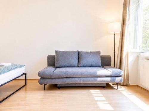 Spacious Two Bedroom Apartment Near Stadthalle
