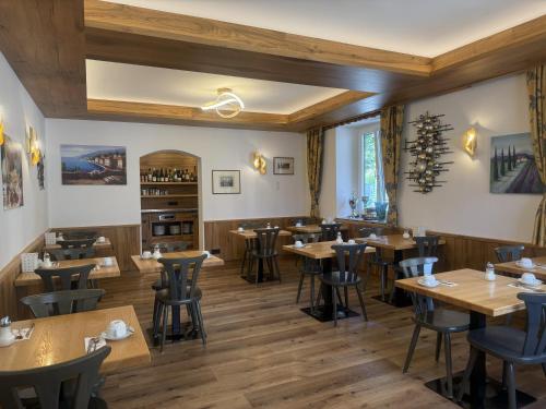 a restaurant with wooden tables and chairs at Hotel Seerose Wolfgangsee in St. Wolfgang