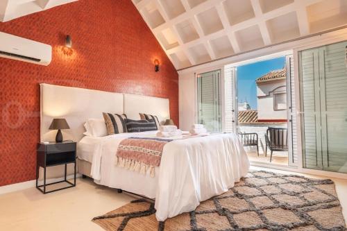 Peaceful 4BR Townhouse with Rooftop Terrace REMS