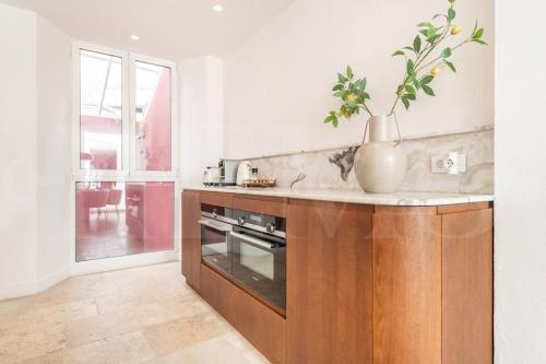 Peaceful 4BR Townhouse with Rooftop Terrace REMS