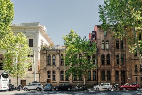 Retreat with Terrace, 25-minute walk from the Trevi Fountain