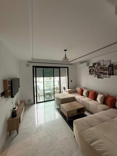 a living room with a couch and a table at عين زغوان in La Marsa