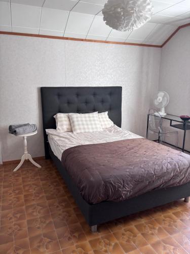 a bedroom with a bed and a table and a lamp at Huoneisto Petsamossa in Tampere