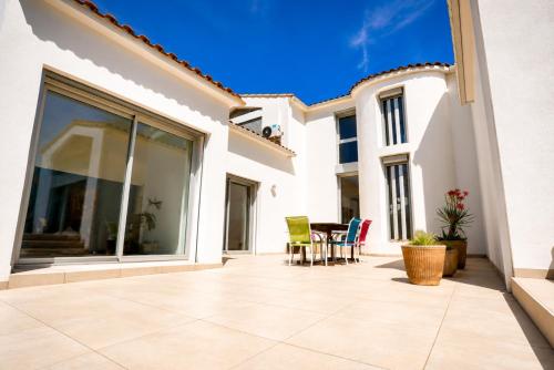 Villa Casa De La Luz - Luxury Pool Villa in Montpellier