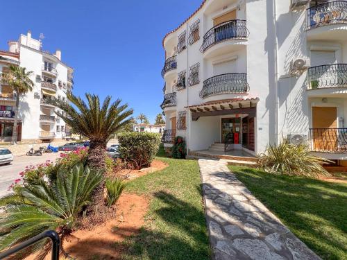 El estudio de Rocío con piscina y a un paso de la playa en Denia