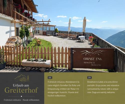 a website for a guest inn with a fence and a sign at Greiterhof Partschins in Parcines