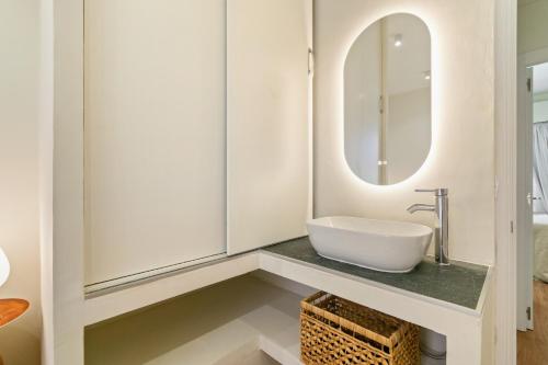 Barcelona Stadium Signature Apartment
