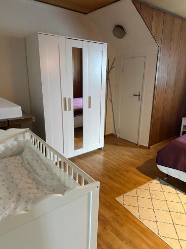 a bedroom with a bunk bed and a mirror at Faruqshus in Mönsterås
