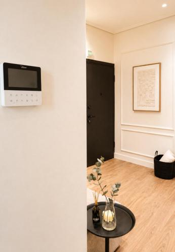 Manto Boutique Studio, walk to the Acropolis