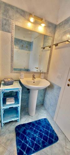 a bathroom with a sink and a mirror at Casa Minuredda in Olbia