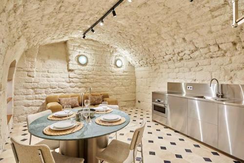 Beautiful new triplex on Place des Vosges