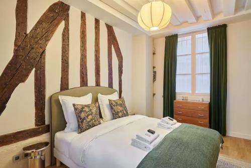 Beautiful new triplex on Place des Vosges