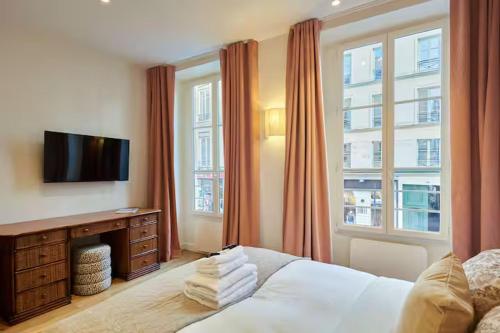 Beautiful new triplex on Place des Vosges