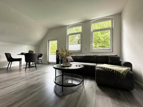 a living room with a couch and a table at Ferienwohnung Calluna in Faßberg