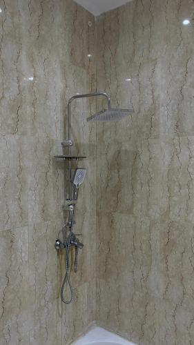 a shower with a shower head in a bathroom at فلة وشاليه ابحر الشمالية in Jeddah