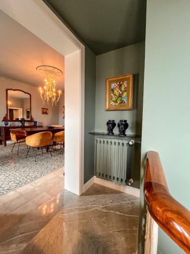 a hallway with a dining room and a dining table at B&B Dàmur in Piazza Armerina