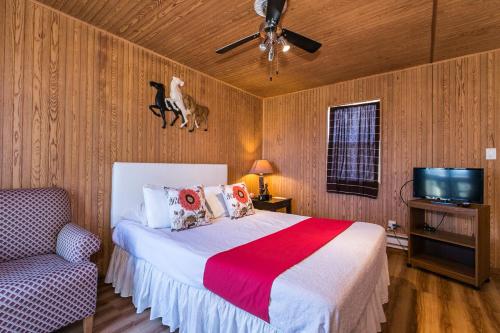 מיטה או מיטות בחדר ב-The Wisconsin Wood Inn