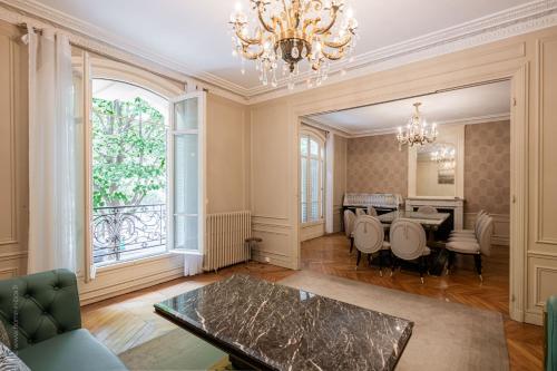 La Perle du 7eme - 110 mètres Carrés - Elégant - 5 personnes - à 200 mètres de la Tour Eiffel