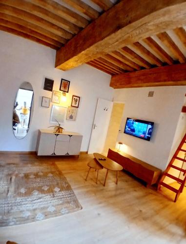 Élégant loft centre ville calme avec mezzanine 2 à 4 personnes